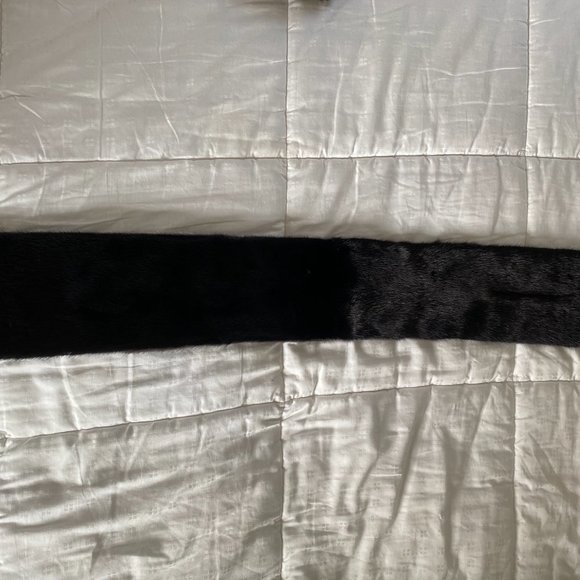 Louis Vuitton Monogram Reverso Fur Scarf - Picture 7 of 9